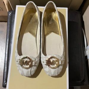 New without tag Michael Kors shoes size 7